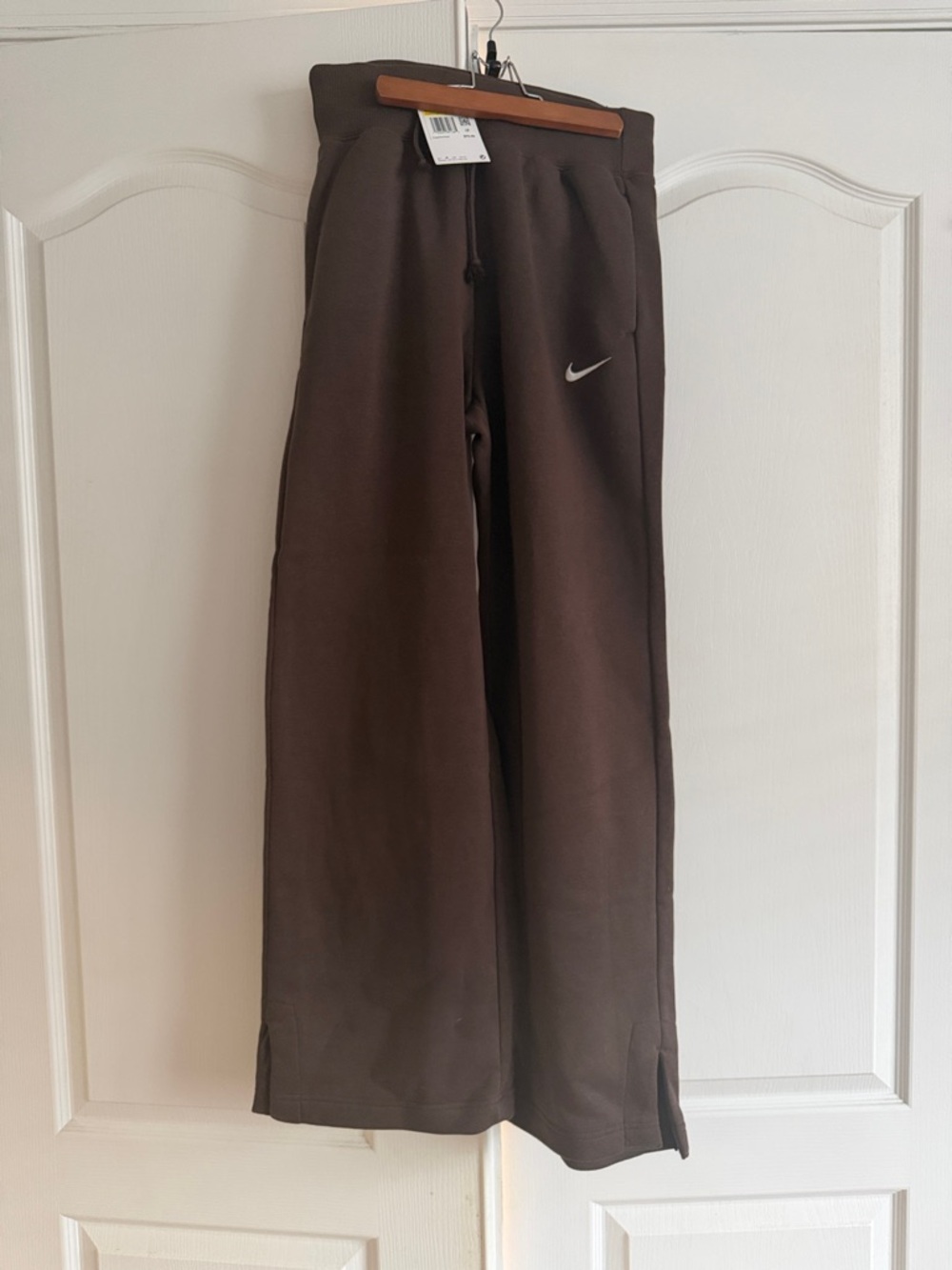 Nike Men's Chocolate Brown Jogger Sweatpants with Swoosh